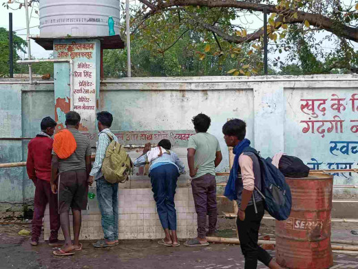 भीषण गर्मी में इमलीचट्टी बस स्टैंड पर जल संकट, प्यास बुझाने के लिए लोग परेशान